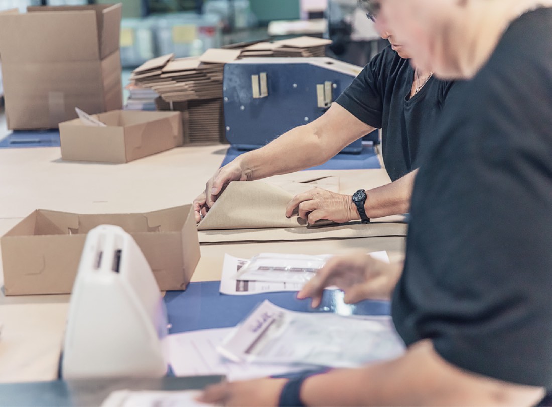 Kommissionierung und Verpackung von Hand